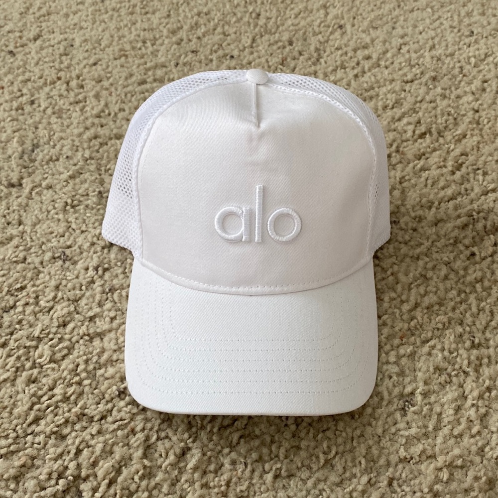 white alo trucker hat never worn